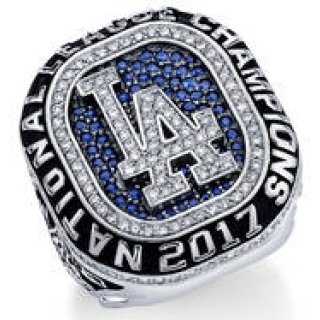 ジェイソン・オブ・ビバリーヒルズがチャンピオンリングを制作｜JASON OF BEVERLY HILLS ギャラリー