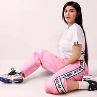 90年代にインスピレーションを受けた「ADIDASFALCON」に新色登場｜adidas　ギャラリー