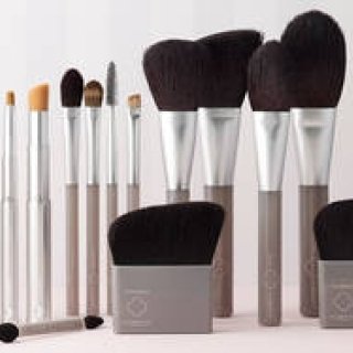 女性の肌悩みから生まれたメイクアップブラシ｜KOBAKO