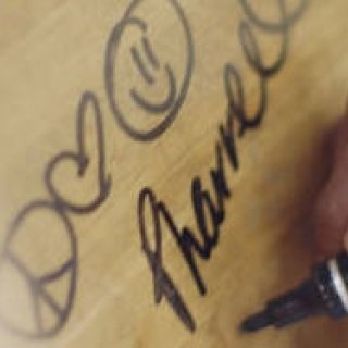 シャネルのアトリエにファレル ウィリアムスが訪問｜CHANEL