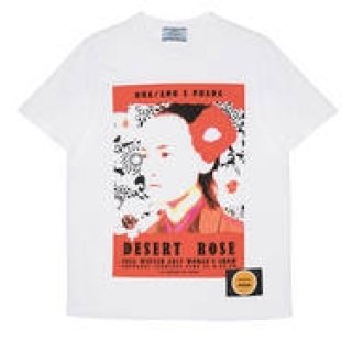 レディスコレクションからインスパイアされたプリントTシャツ「Prada Poster Girl」｜PRADA