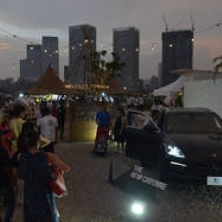 ポルシェが70周年を記念し、真夏の豊洲でグラマラスキャンピング