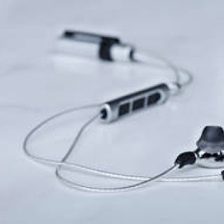 ジュエリーのような美しさをもつワイヤレスイヤホン「XELENTO WIRELESS JP」｜DESIGN