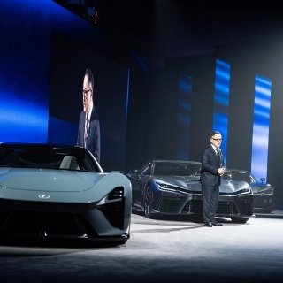 「トヨタ 2000GT」「レクサス LFA」に続く3台のフラッグシップスポーツカーを世界初披露