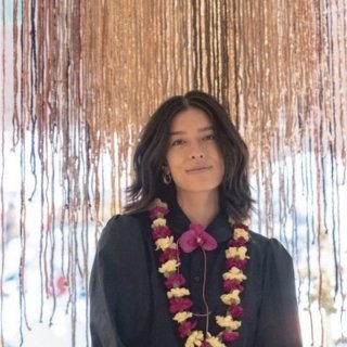 ハワイの自然が紡ぐ色彩世界をアートにする、クリスティン・バウコム個展「PALI」