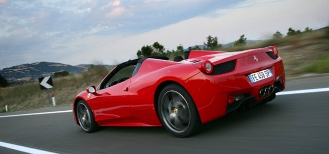 鈴木正文が語るフェラーリ458スパイダーの魅力｜Ferrari - Web