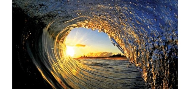 ART｜波が美しく崩れる瞬間を撮影した『クラーク・リトル写真展