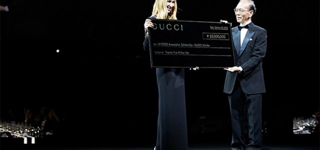 美品GUCCIグッチブラックコットンヘリンフリーダジャケット48 美品GUCCIグッチブラックコットンヘリンフリーダジャケット48 中古