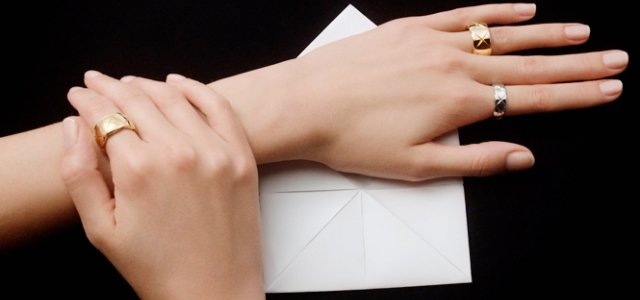 シャネルから待望のジュエリー「ココ クラッシュ」がデビュー｜CHANEL