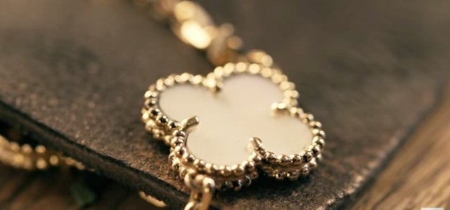 【H】希少✨Van Cleef&Arpels BALS 特別版 VanCleef＆Arpels 2024クリスマス 限定アルハンブラ ペンダント (Van