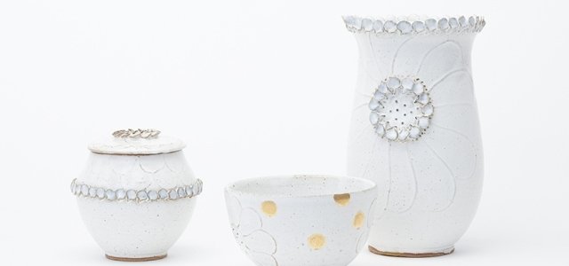 自然の美しさを陶器に表現する岡崎裕子展「PETAL 花びらの器」が開催