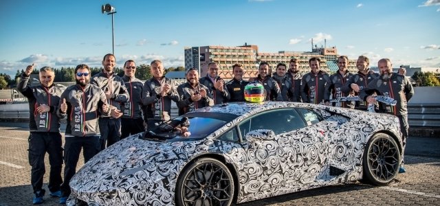 ウラカンがニュル最速の6分52秒01を記録｜Lamborghini - Web