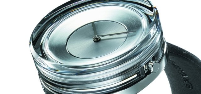 これはまるで光のオブジェ！ 吉岡徳仁デザインのガラスの時計｜ISSEY