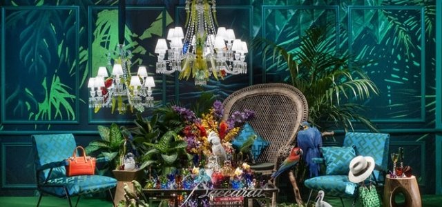 Baccarat｜パリ・プランタンのショーウィンドウを飾るバカラ