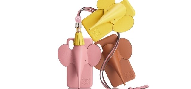 ロエベからゾウモチーフのスマートフォンカバー登場｜LOEWE - Web