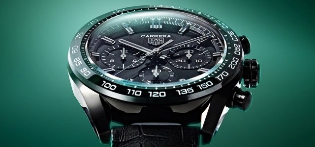 タグ・ホイヤーが、「カレラ」シリーズに大胆なブラックの日本限定
