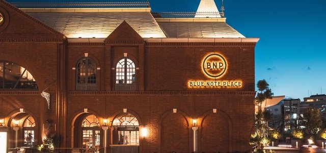 本格的なサウンドシステムが食空間を彩るダイニング「BLUE NOTE PLACE