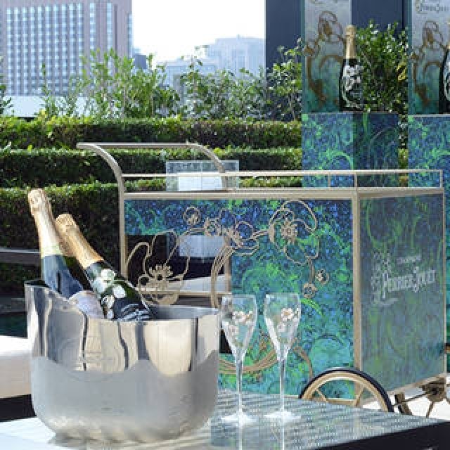 ベージュ アラン・デュカス 東京とペリエ ジュエの期間限定コラボレーション｜Perrier-Jouët