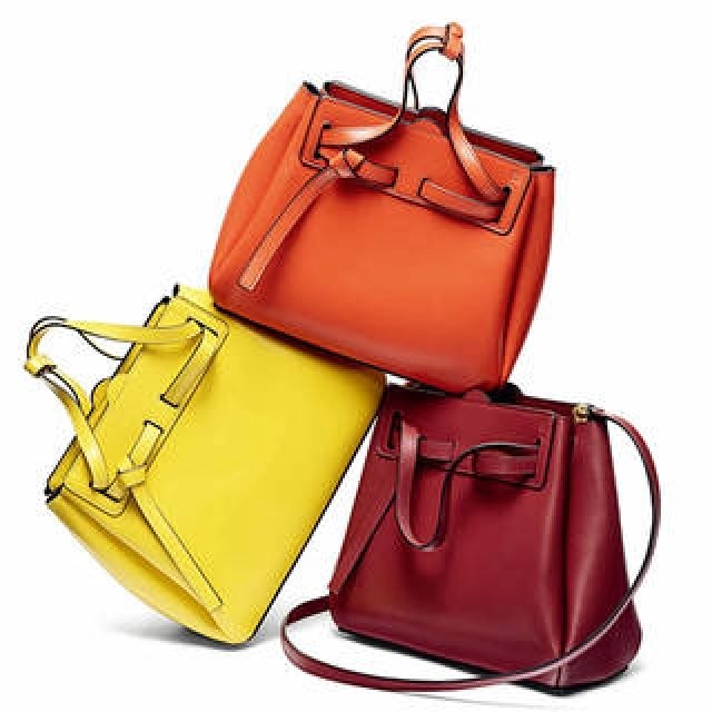 ロエベの「ラゾ」バッグにミニサイズが登場｜LOEWE