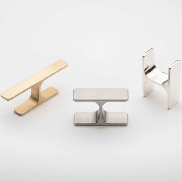 エンツォ・マーリへの敬意を込めた、非リング型のアクセサリー |DANESE