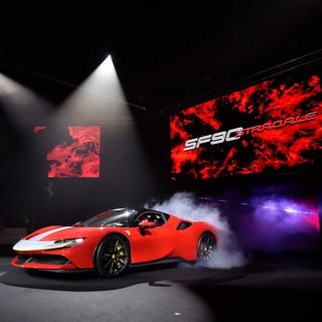 スクーデリアフェラーリ90周年を記念するフェラーリ史上最強のモデル「SF90 ストラダーレ」日本上陸｜ Ferrari
