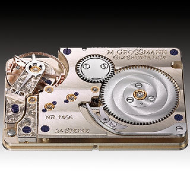 新開発の角型ムーブメントを搭載した初のレクタンギュラーモデル｜MORITZ GROSSMANN