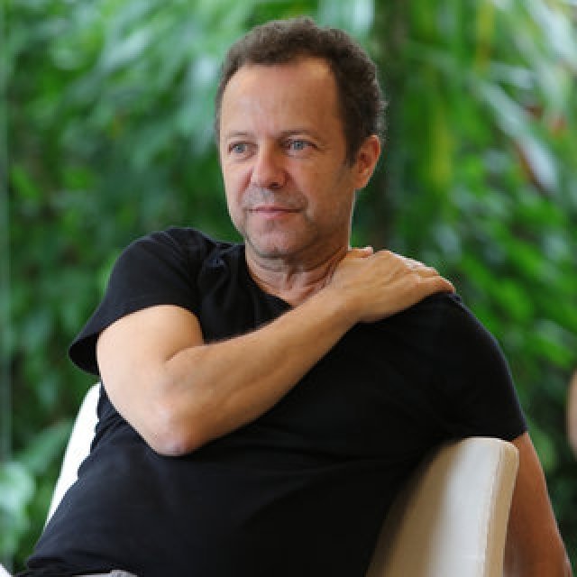 芸術家 ヴィック ムニーズとルイナールのコラボレーション作品が東京にて初公開｜Ruinart