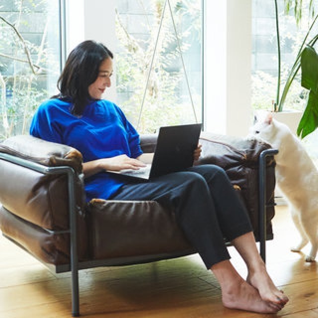 ナチュラルというコーディネート力を手に入れたノートパソコン HP ENVY x360 13 Wood Edition｜HP 