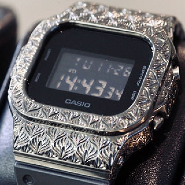 カスタムブランド「DAMUE」が2年ぶりに彫金G-SHOCKを発表｜DAMUE