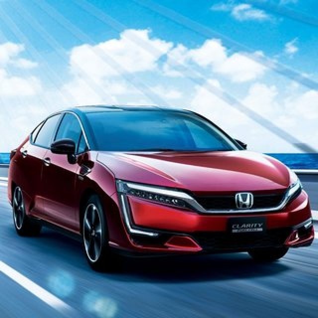 よりスタイリッシュにお化粧直し──FCVクラリティ フューエル セルがカラーリング変更など一部改良を実施｜Honda
