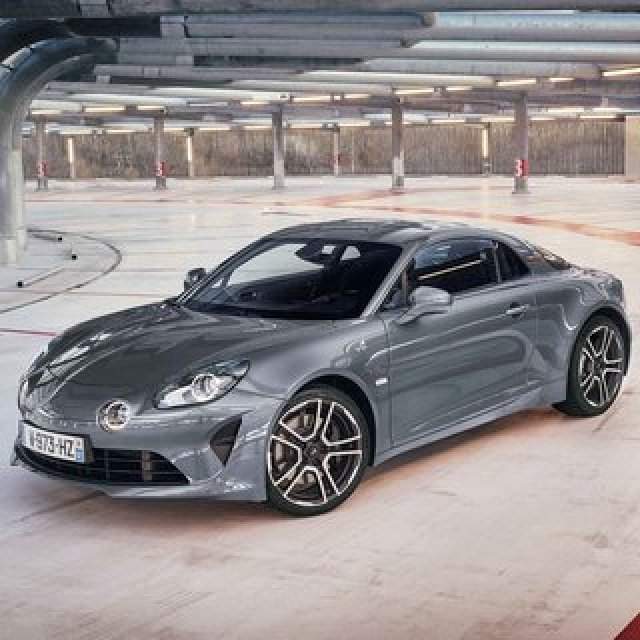 アルピーヌに10台限定の左ハンドルモデルが登場｜Aipine