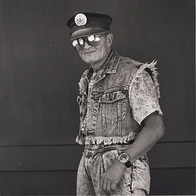 人間の存在を写し撮る写真家・鬼海弘雄の個展『や・ちまた』｜ART