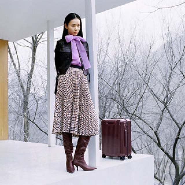 リモワ エッセンシャルシリーズにアイスランドのフィヨルドをテーマにした新色が登場｜RIMOWA