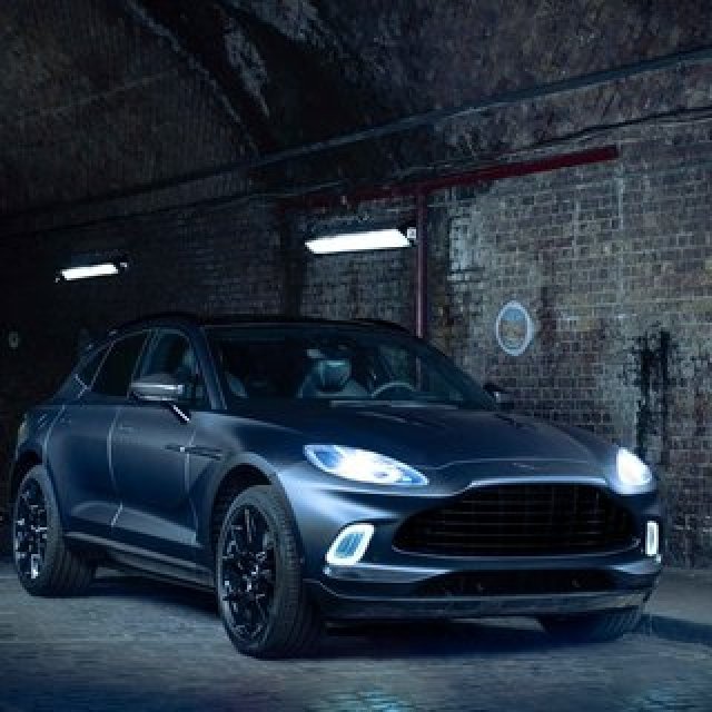 アストンマーティン、「Q by Aston Martin」がカスタマイズしたDBXをワールドプレミア｜Aston Martin