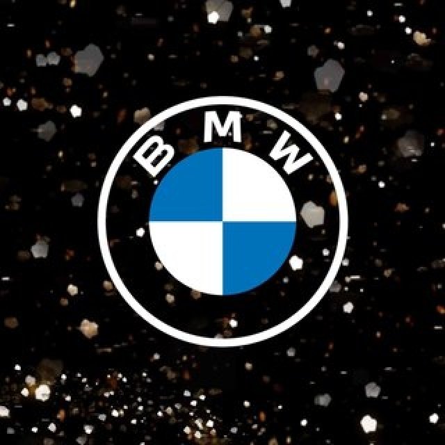 開放性と透明性の意味を込めて──BMWが新しいブランドロゴを導入｜BMW
