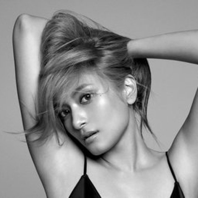 イヴ・サンローラン・ボーテ ジャパン アンバサダーにローラが就任｜YVES SAINT LAURENT BEAUTÉ