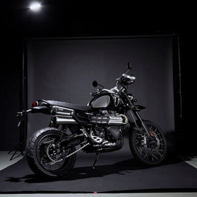 トライアンフが日本限定20台の「Scrambler 1200 ボンドエディション」発売｜Triumph