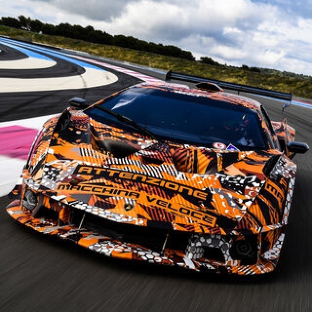 ランボルギーニ のサーキット専用ハイパーカー「SCV12」が今夏デビューへ｜Lamborghini