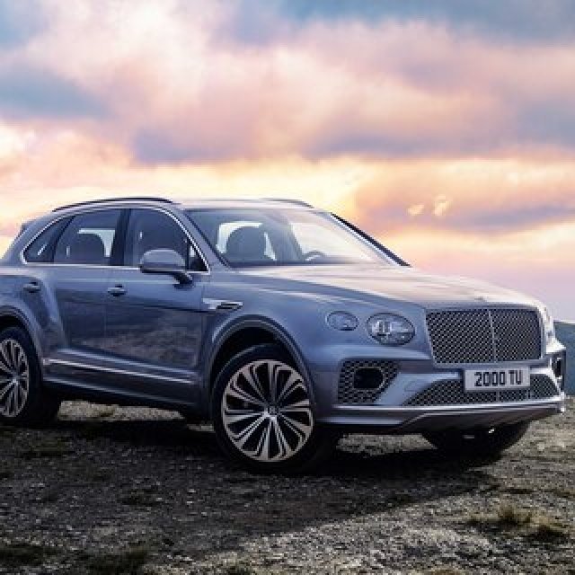 ベントレーが新しいデザインをまとった新型「ベンテイガ」を公開｜Bentley