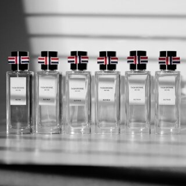 トム ブラウン初のフレグランスが登場｜THOM BROWNE