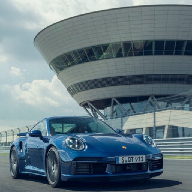 新型ポルシェ911ターボが日本デビュー|Porsche