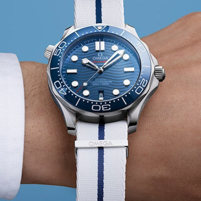 汗に強い。夏シーズンに最適な新作NATOストラップ｜OMEGA