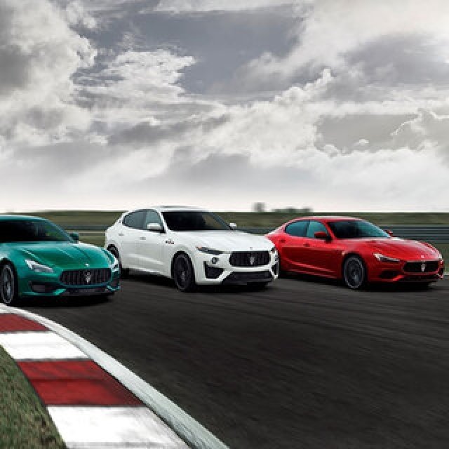 マセラティ ギブリとクアトロポルテにもフェラーリ製V8搭載の「トロフェオ」登場|Maserati