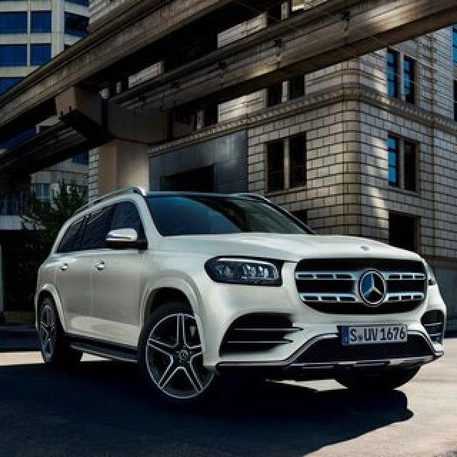 メルセデスの本気がうかがえる一台──新型メルセデス・ベンツGLSに試乗｜Mercedes Benz