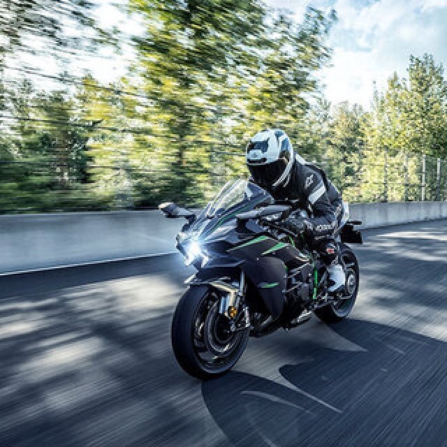 カワサキのストリートモデル史上最大のパワーを発揮するニンジャH2カーボン受注開始｜Kawasaki