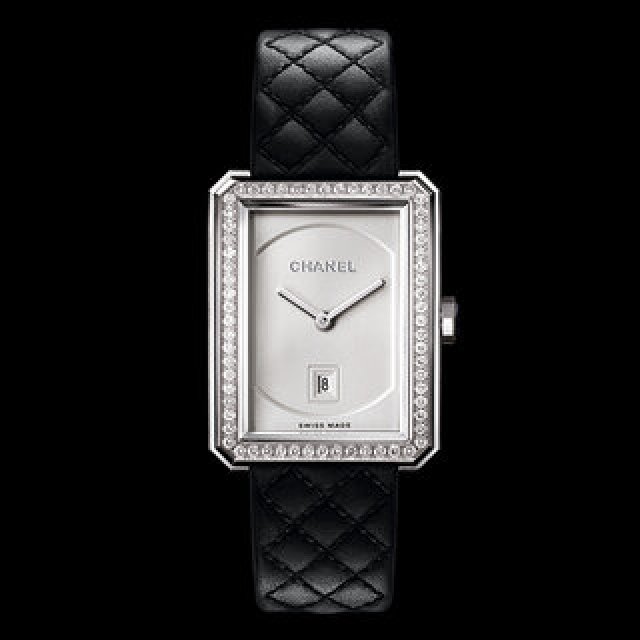 シャネルの永遠のスタンダード。キルティング ストラップの新作「ボーイフレンド」｜CHANEL