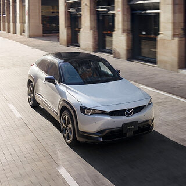 マツダ、新型クロスオーバーSUV「MX-30」を発表|Mazda