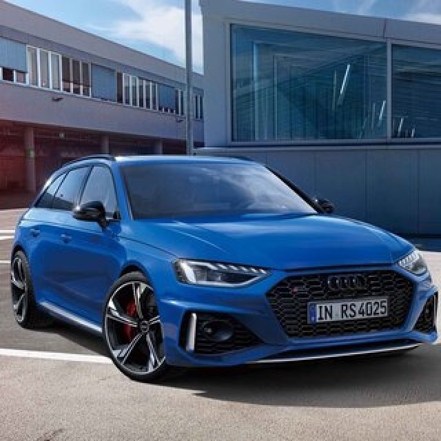 RS 4モデルがよりスポーティなエクステリアにブラッシュアップ|Audi