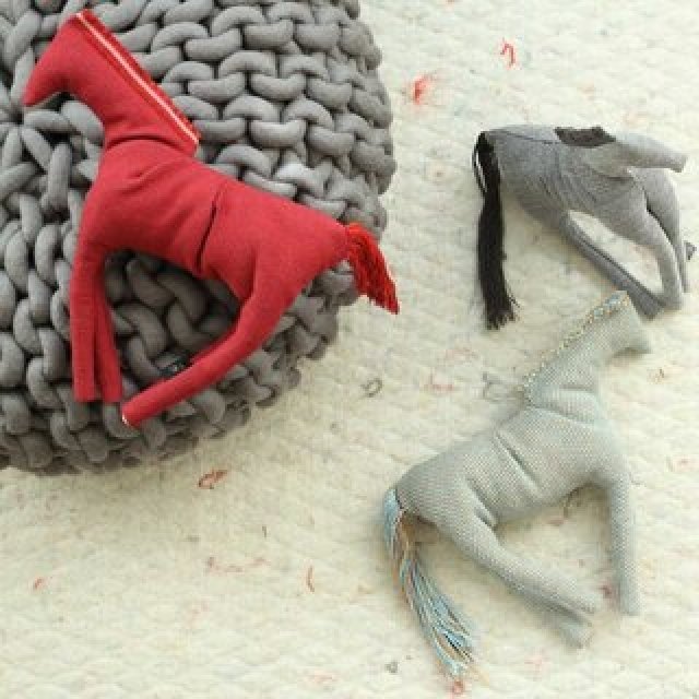 ソファや椅子の端材で作られるoff-cutコレクション｜Thomas Eyck