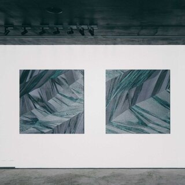 進化する織物の可能性。「QUASICRYSTAL―コードによる織物の探求」展｜HOSOO